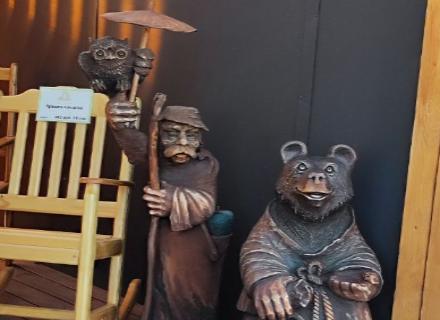 Резные фигуры из дерева